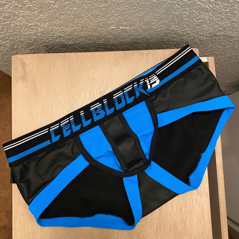 Cell block 13 briefs w/ pockets